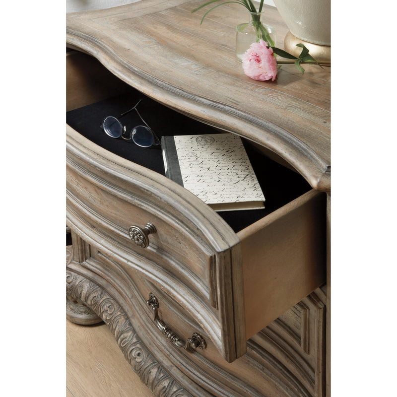 Hooker Furniture 5878-90016-80 Castella Three Drawer Nightstand IMAGE 3