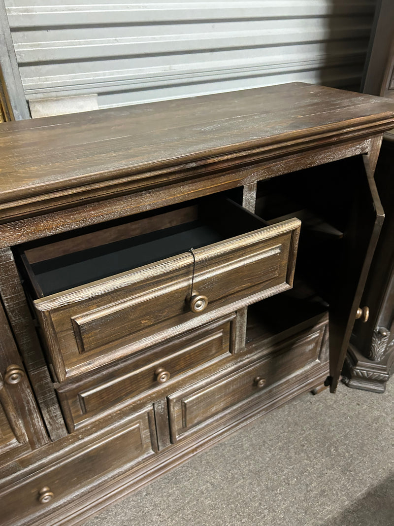 Wyndahl Dresser by Ashley (CLEARANCE)